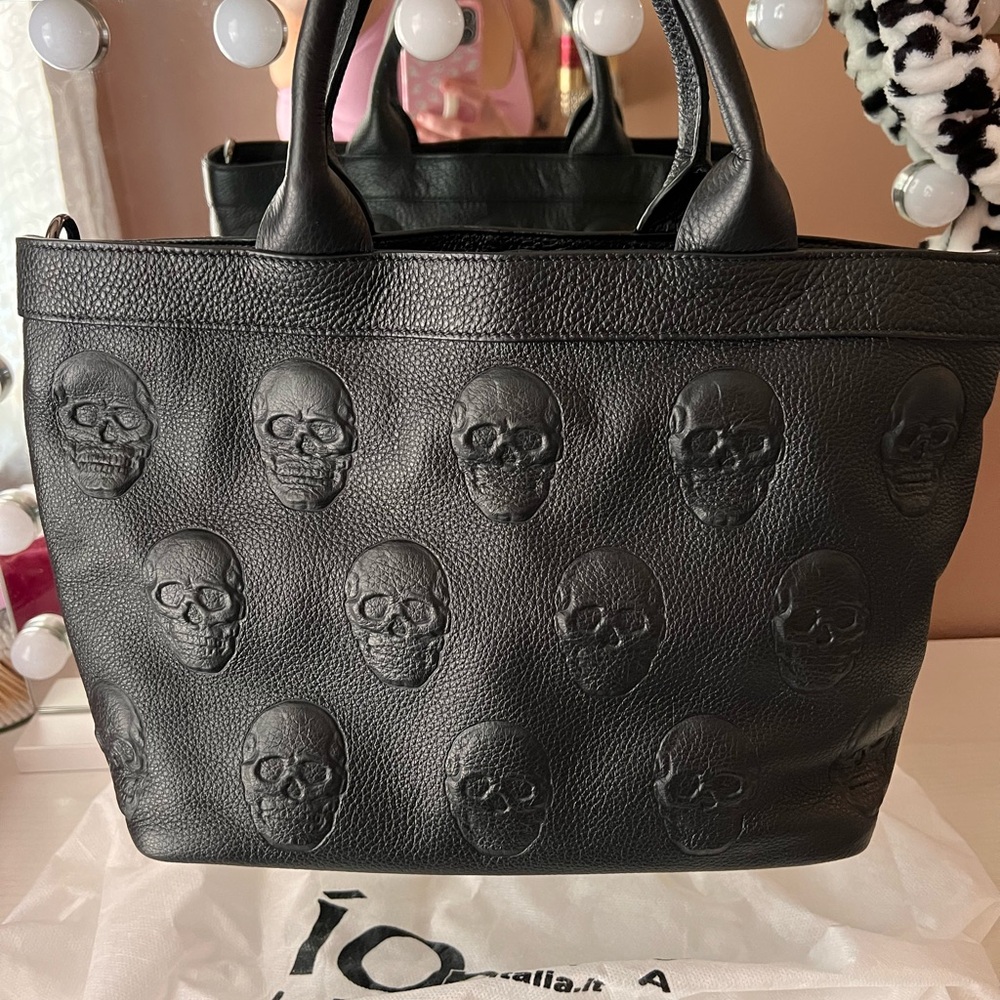Iopelle skull tote